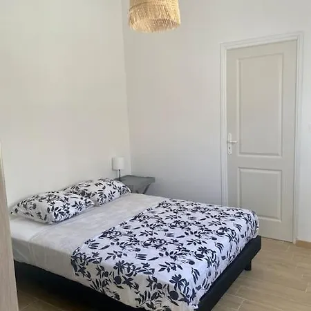 Paisible Maisonnette A Entraigues Sur La Sorgue Exterior photo