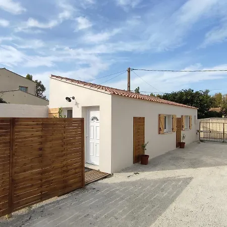 Paisible Maisonnette A Entraigues Sur La Sorgue Exterior photo