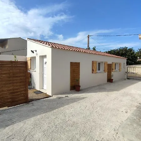 Paisible Maisonnette A Entraigues Sur La Sorgue Exterior photo