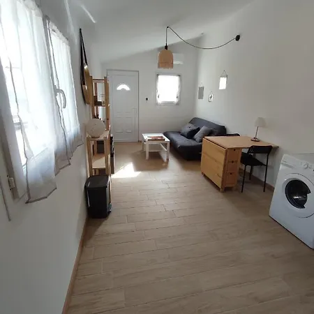 Paisible Maisonnette A Entraigues Sur La Sorgue Exterior photo