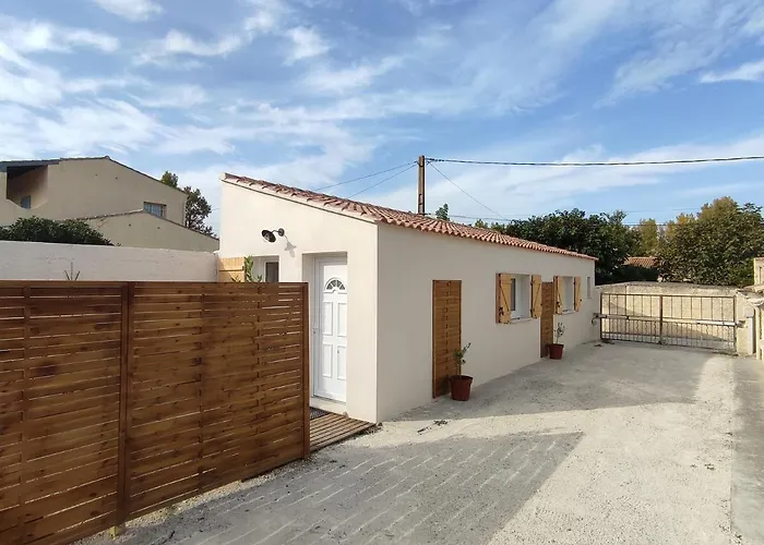 Paisible Maisonnette A Entraigues Sur La Sorgue
